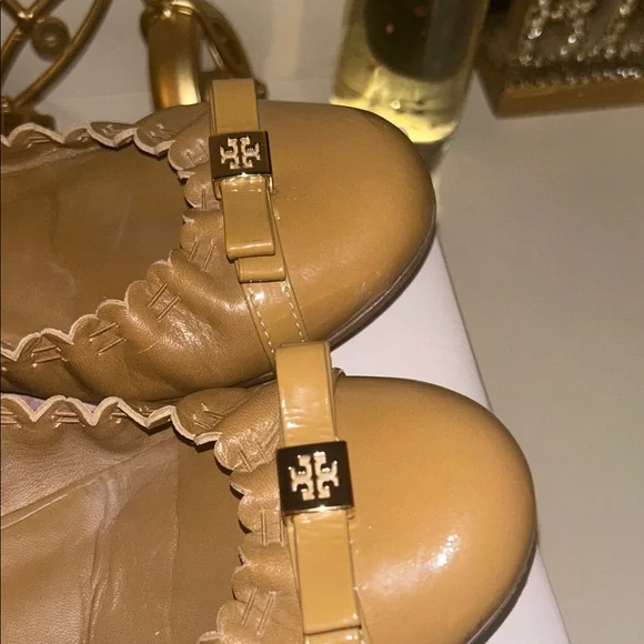 Tory Burch Camel Flats with Gold Bow. Pls send me offers!! - Picture 5 of 5